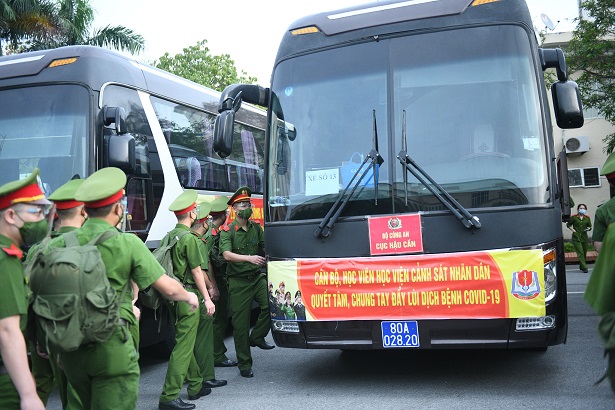 650 cán bộ, học viên Học viện Cảnh sát nhân dân vào Nam chống dịch  - Ảnh 2.