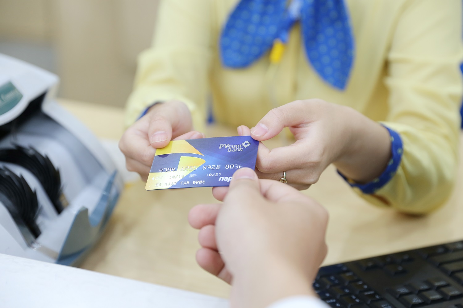 PVcomBank tiếp tục khẳng định vị thế trên thị trường với 3 giải thưởng quốc tế - Ảnh 3.