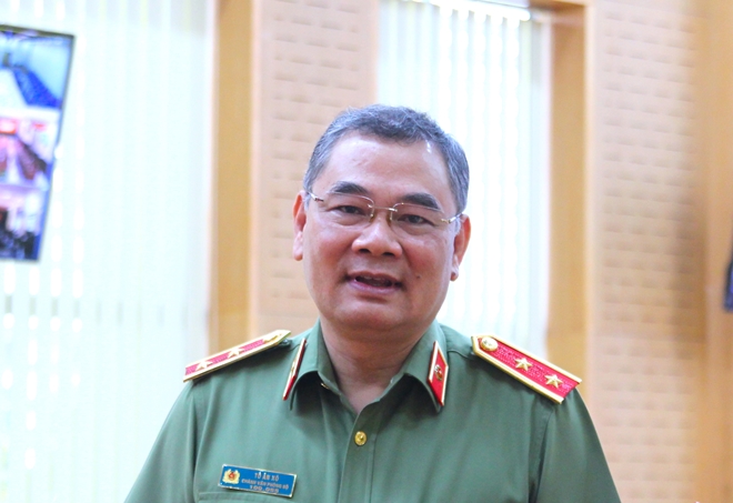 Thiếu tướng Nguyễn Văn Đức: Nhiều cán bộ, chiến sĩ có người thân mất hoặc vợ con nhiễm bệnh không về được vì nhiệm vụ - Ảnh 1.