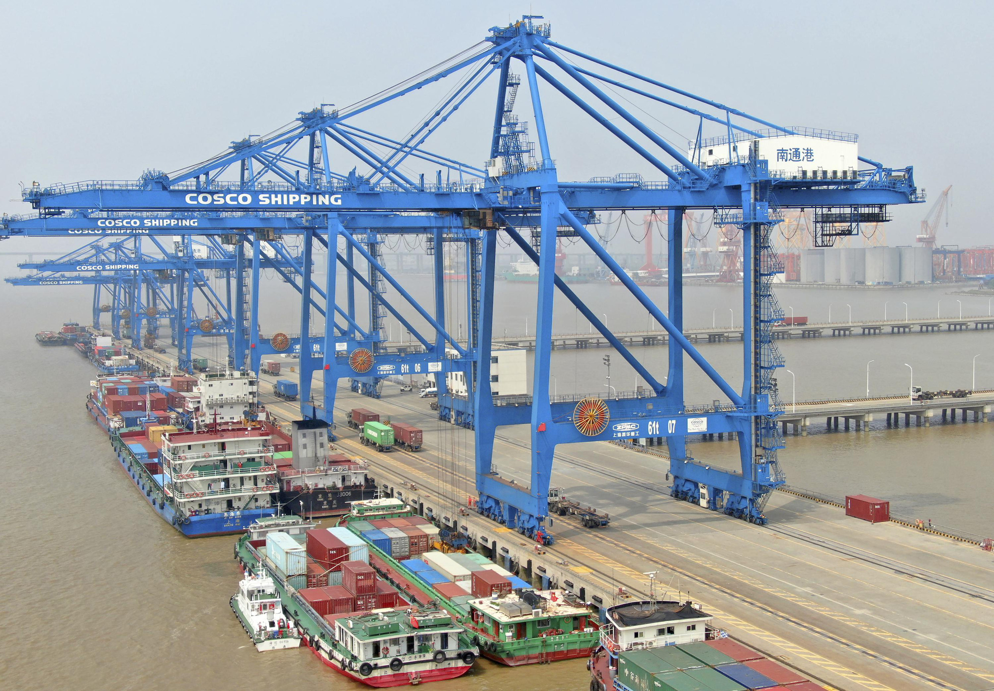 Đóng cửa một phần cảng Ninh Ba, kim ngạch thương mại Trung Quốc vẫn tăng cao kỷ lục trong tháng 8 - Ảnh 1.