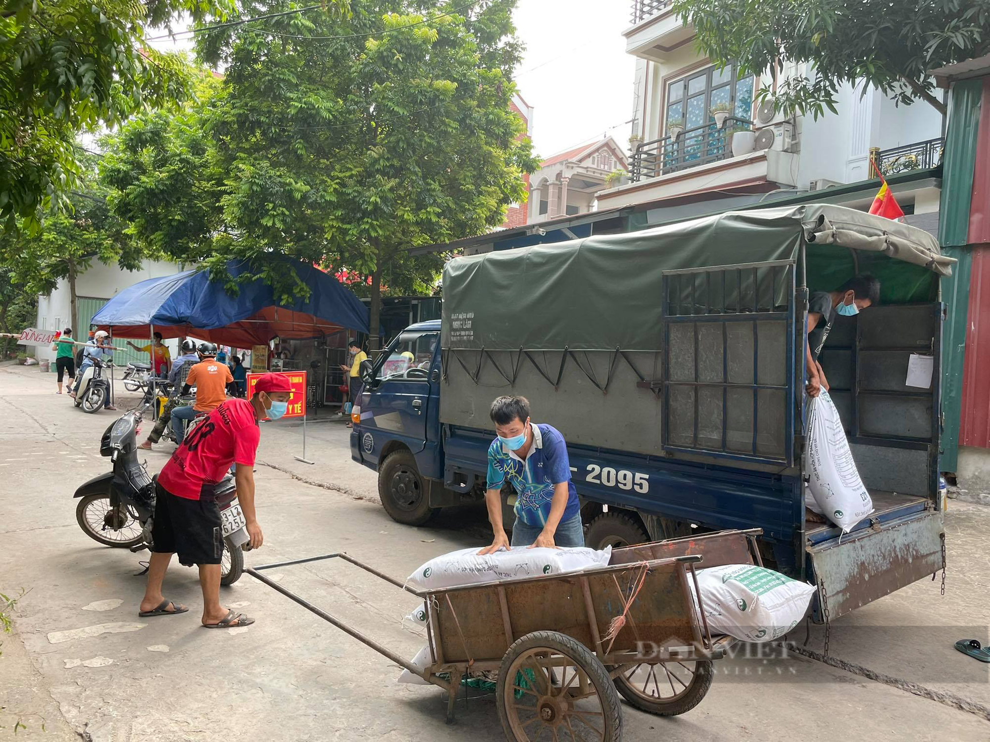 Lưu thông nông sản trong đại dịch Covid-19: Mỗi nơi quy định một kiểu - Ảnh 3.