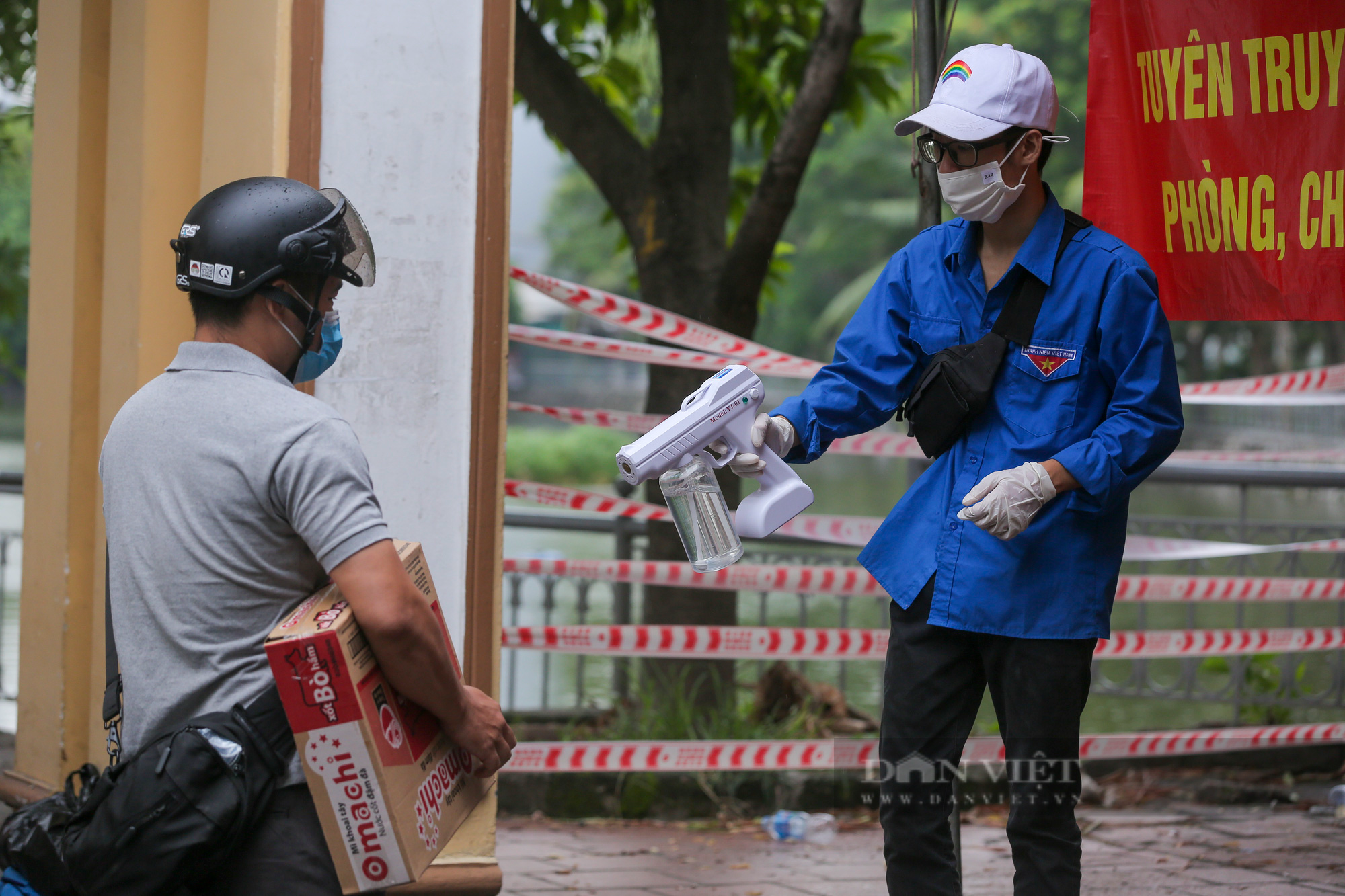 Hà Nội: Tạm thời phong tỏa chợ Đại Từ, sau khi một tiểu thương nghi mắc Covid-19, - Ảnh 7.