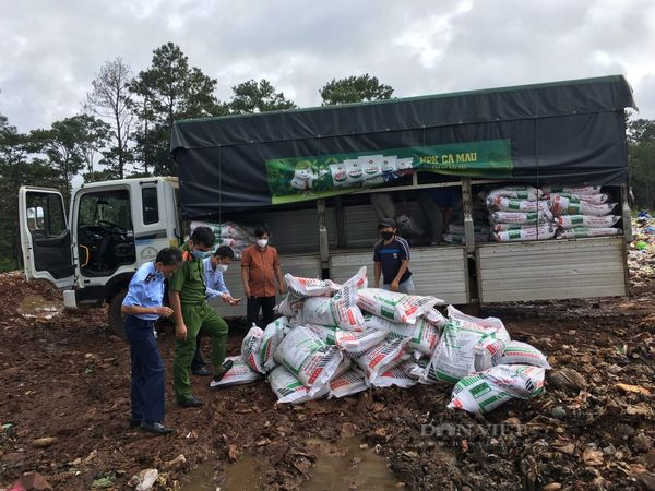 Quản lý thị trường liên tiếp thu giữ phân bón giả, kém chất lượng - Ảnh 3.