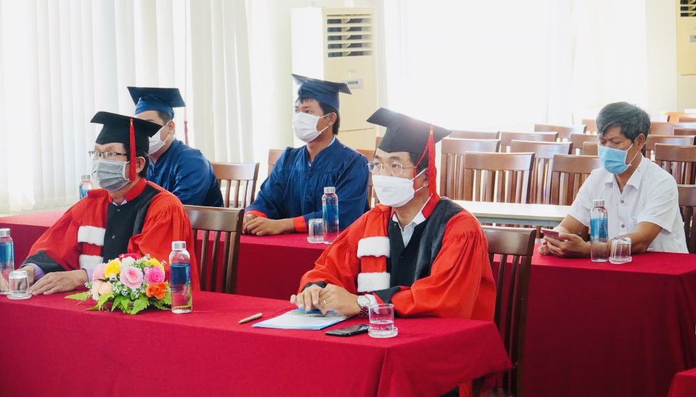 Lần đầu tiên ở Việt Nam: Robot thay sinh viên nhận bằng tốt nghiệp - Ảnh 5.