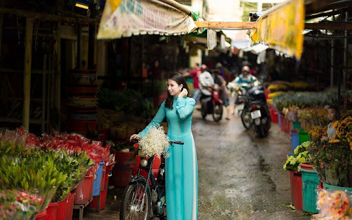 Đi chợ Việt nghe tiếng Khmer ríu rít, sáng bán hoa, tối thành "thiên đường" ẩm thực