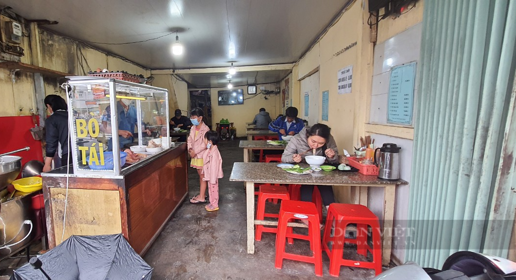 Lâm Đồng: Nhiều hàng quán mở cửa nhưng khách mua mang về vì e ngại dịch Covid-19  - Ảnh 3.