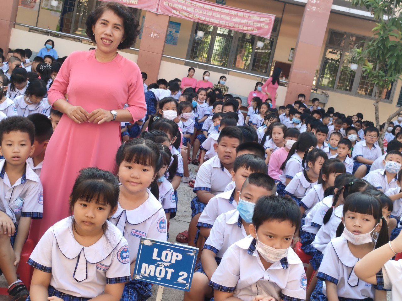 Đầu năm học, cô giáo Sài Gòn &quot;lùng&quot; học sinh lớp 1 bằng cả trăm cuộc điện thoại  - Ảnh 1.