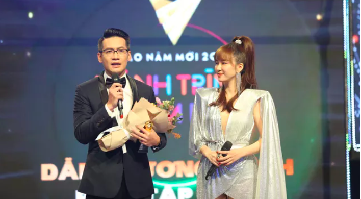 Mạnh Trường, Hồng Diễm xuất sắc giành giải Diễn viên ấn tượng VTV Awards 2021 - Ảnh 12.