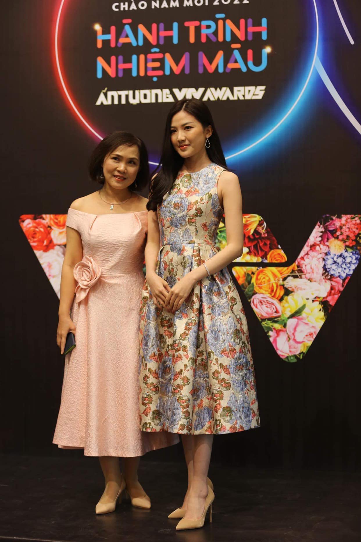 Thảm đỏ VTV Awards 2021: BTV Mai Ngọc, Lương Thu Trang... gợi cảm hút ánh nhìn - Ảnh 7.