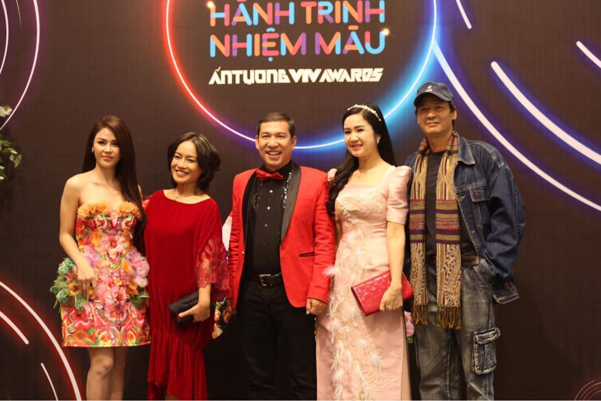 Thảm đỏ VTV Awards 2021: BTV Mai Ngọc, Lương Thu Trang... gợi cảm hút ánh nhìn - Ảnh 4.