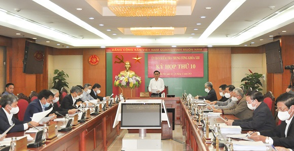 Đã đề nghị Trung ương, Bộ Chính trị, Ban Bí thư kỷ luật 33 đảng viên trong năm đầu nhiệm kỳ Đại hội - Ảnh 2.