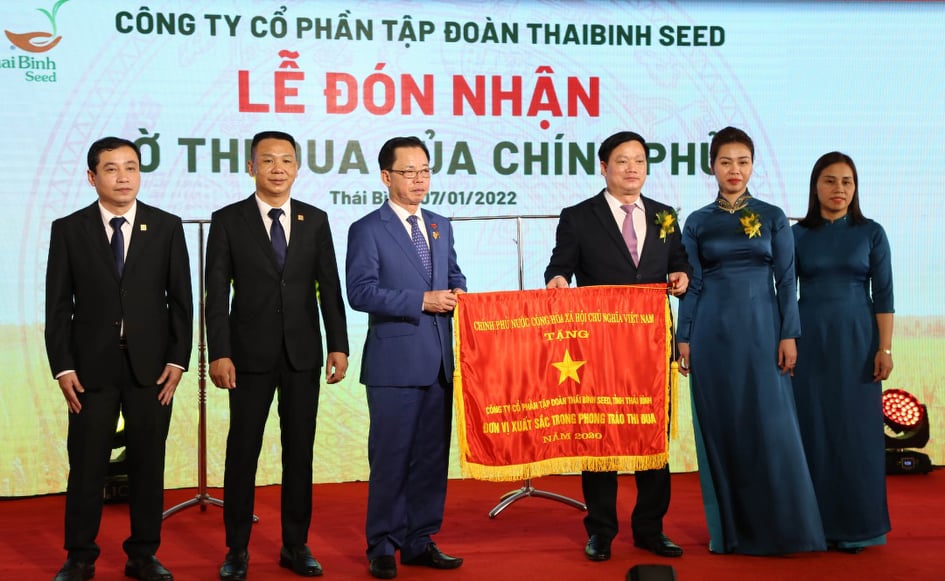 ThaiBinh Seed kỷ niệm 50 thành lập, đón nhận Danh hiệu Anh hùng và lời cám ơn của ông Chủ tịch Tập đoàn - Ảnh 1.