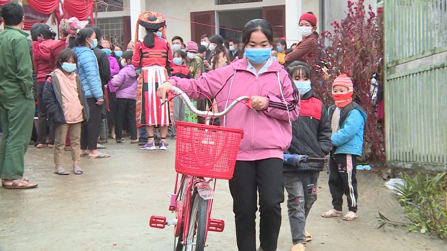 Tặng &quot;xuân ấm&quot; cho hộ nghèo và học sinh ở Hồng Quang, Tuyên Quang - Ảnh 3.