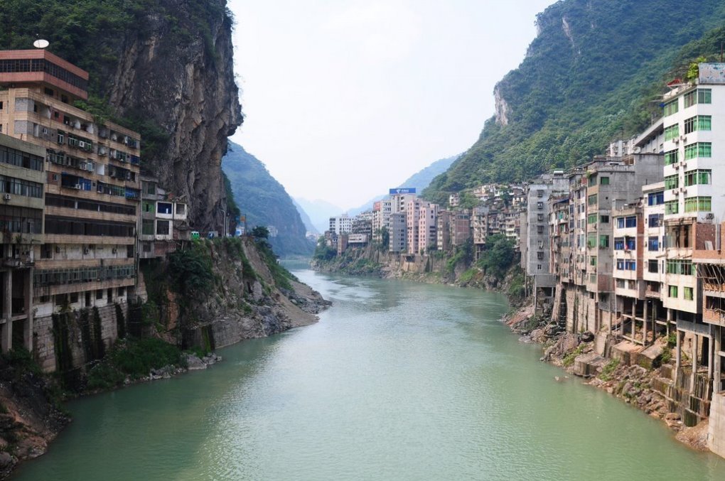 Ghé thăm thành phố hẹp nhất thế giới ở Trung Quốc - Ảnh 5.