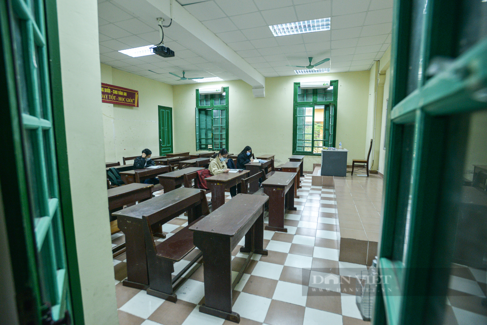 Hình ảnh học sinh 3 quận, huyện Hà Nội đi học trở lại: Có lớp chỉ có 3 học sinh - Ảnh 9.