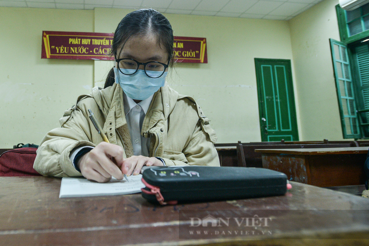 Hình ảnh học sinh lớp 12 tại 3 quận huyện ở Hà Nội được đến trường học trực tiếp - Ảnh 10.