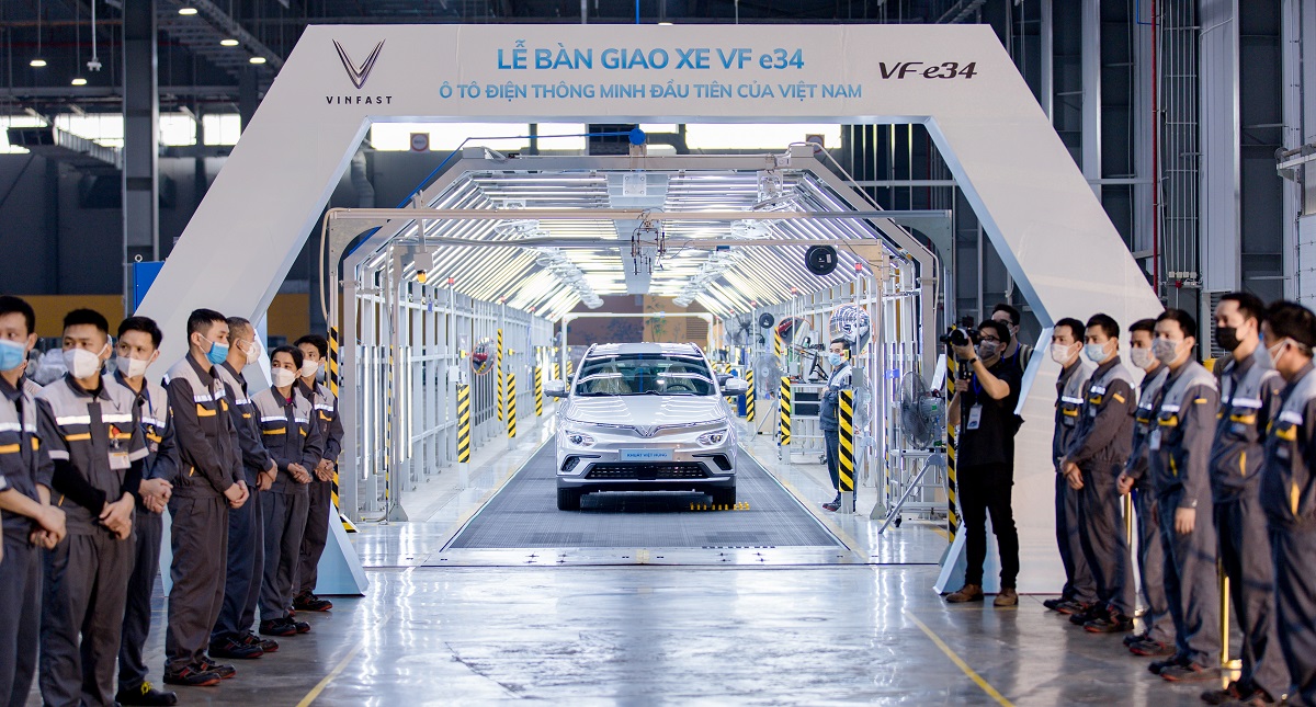 VinFast bán hơn 35.000 xe ô tô trong năm 2021, đỉnh cao bàn giao ô tô điện VF e34 - Ảnh 3.