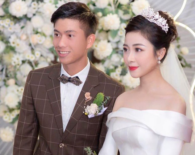 4 tuyển thủ Việt Nam cưới vợ &quot;nhà mặt phố, bố đại gia&quot; - Ảnh 4.