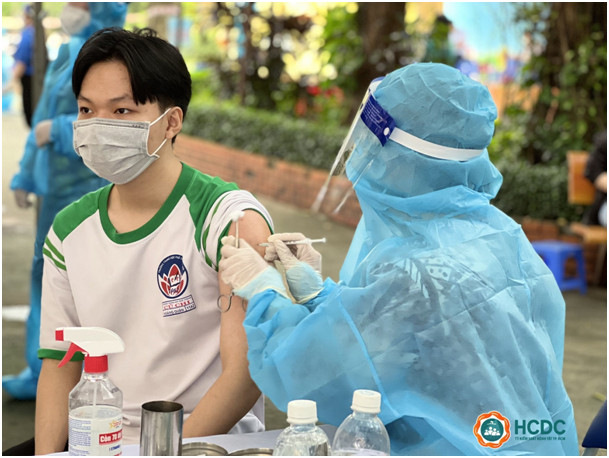 Tiêm mũi 3 vaccine Covid-19 cần hoàn tất trước quý I/2022 - Ảnh 1.