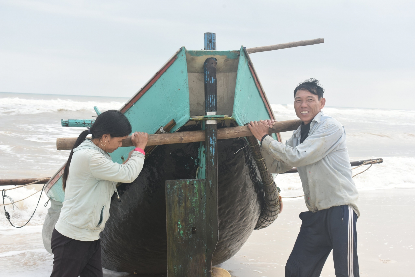 Ngư dân Quảng Bình trúng đậm mùa ruốc  - Ảnh 2.