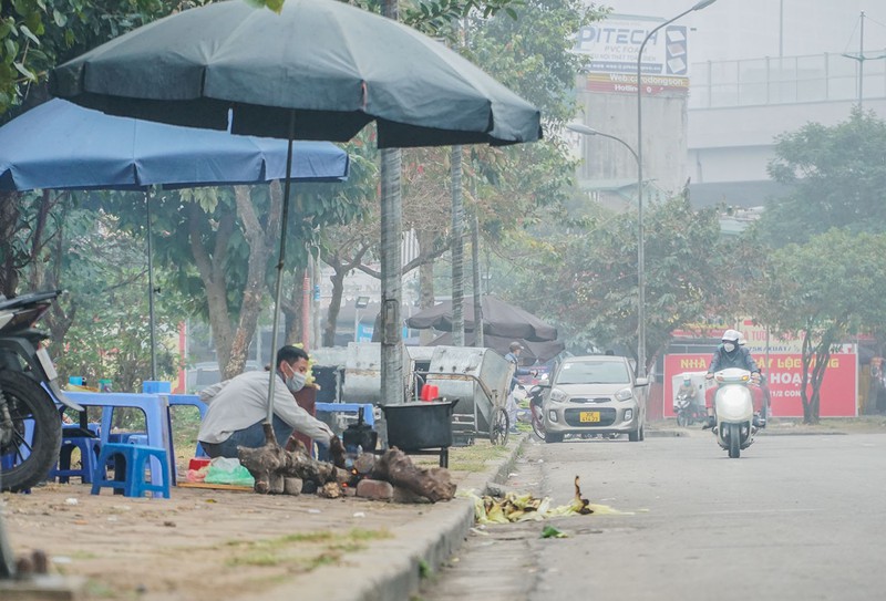 Rét buốt, người thủ đô đốt lửa sưởi ấm bên đường - Ảnh 7.