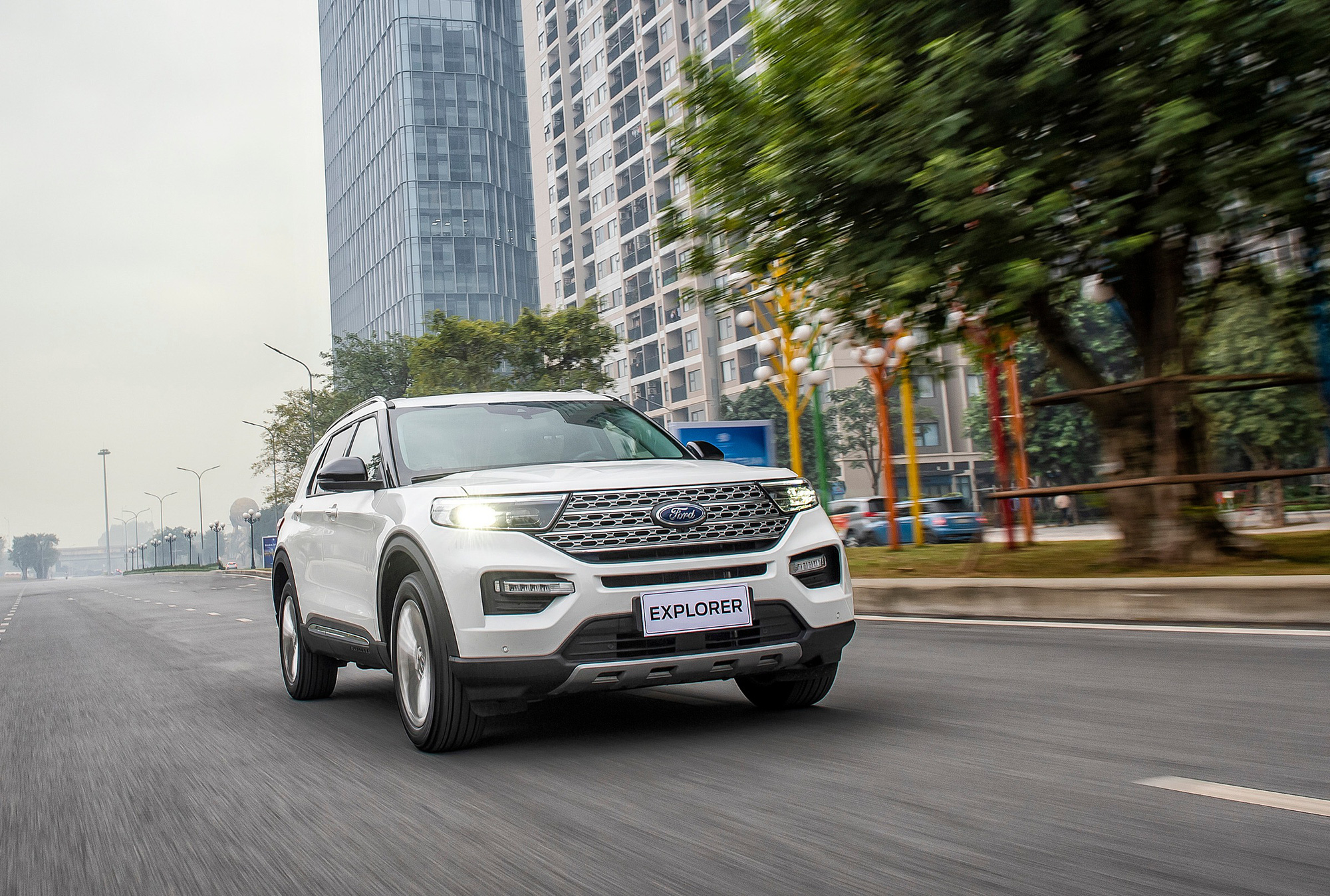 Giá lăn bánh xe Ford Explorer 2022 vừa ra mắt Việt Nam - Ảnh 3.