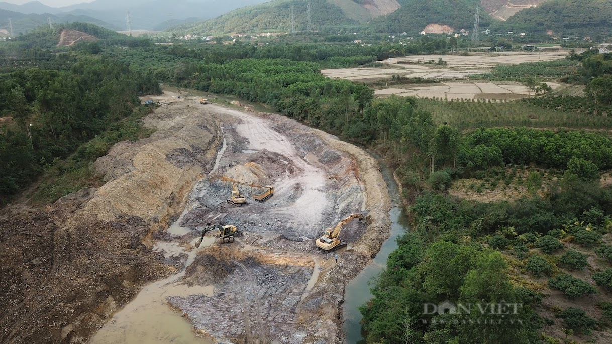 Vụ khai thác đất sét lậu tại Đông Triều: Chỉ là đào moong tích nước phục vụ tưới tiêu? - Ảnh 2.