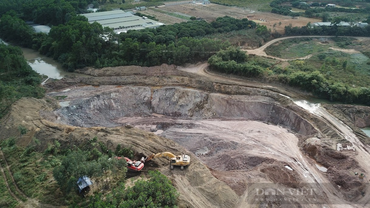 Vụ khai thác đất sét lậu tại Đông Triều: Chỉ là đào moong tích nước phục vụ tưới tiêu? - Ảnh 1.