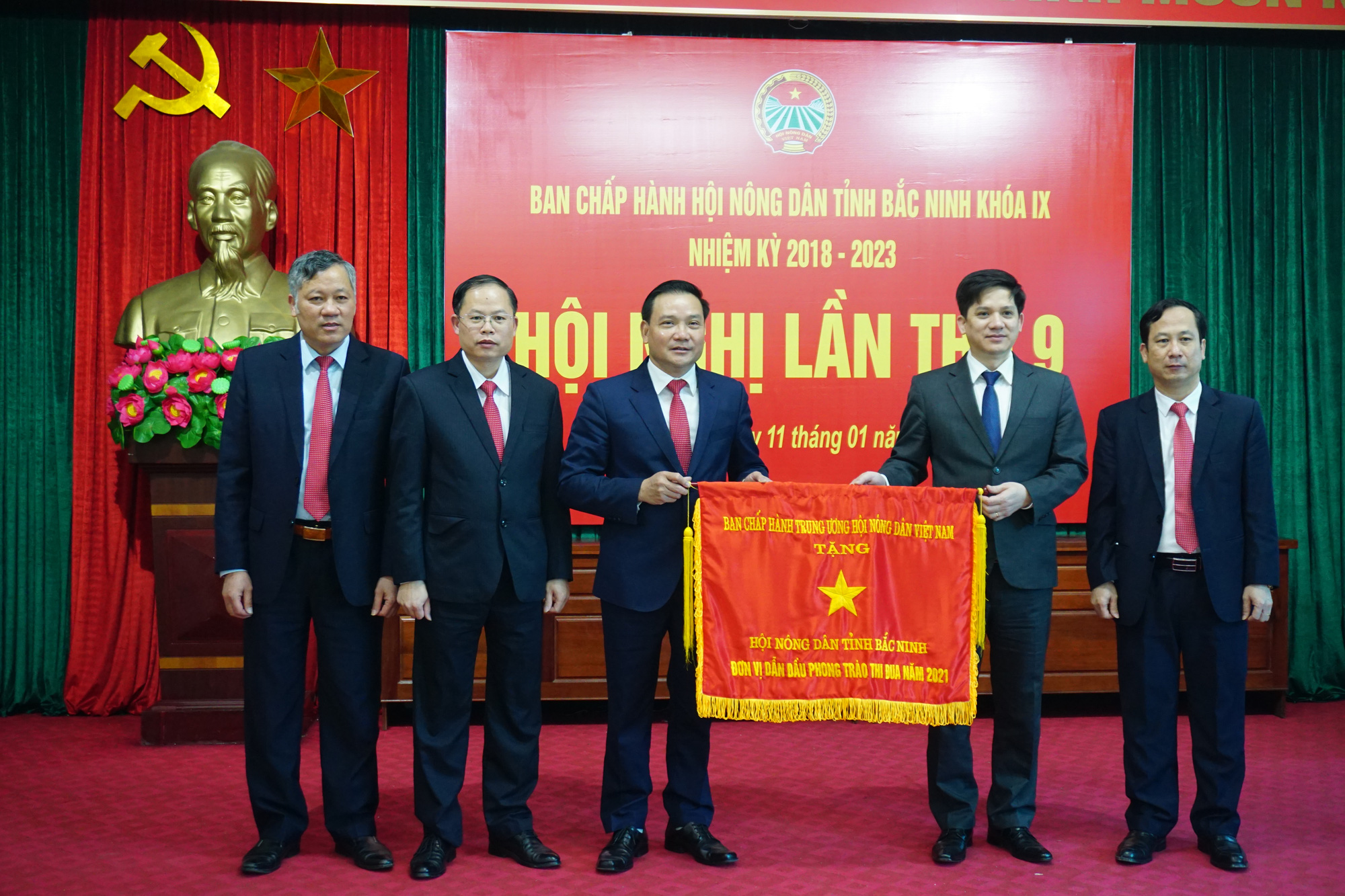 Hội Nông dân tỉnh Bắc Ninh: Một năm hoạt động sôi nổi, được trao tặng Cờ đơn vị dẫn đầu phong trào thi đua - Ảnh 1.