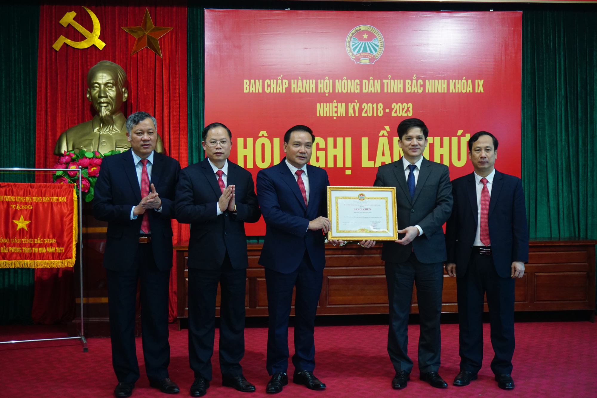 Hội Nông dân tỉnh Bắc Ninh: Một năm hoạt động sôi nổi, được trao tặng Cờ đơn vị dẫn đầu phong trào thi đua - Ảnh 2.
