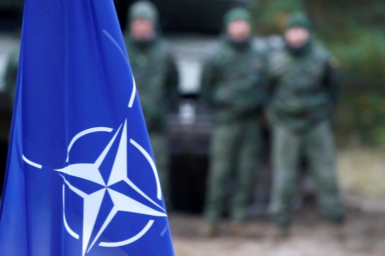 Căng thẳng Ukraine: Nga-NATO đang đến gần &quot;thời điểm của sự thật&quot; - Ảnh 1.