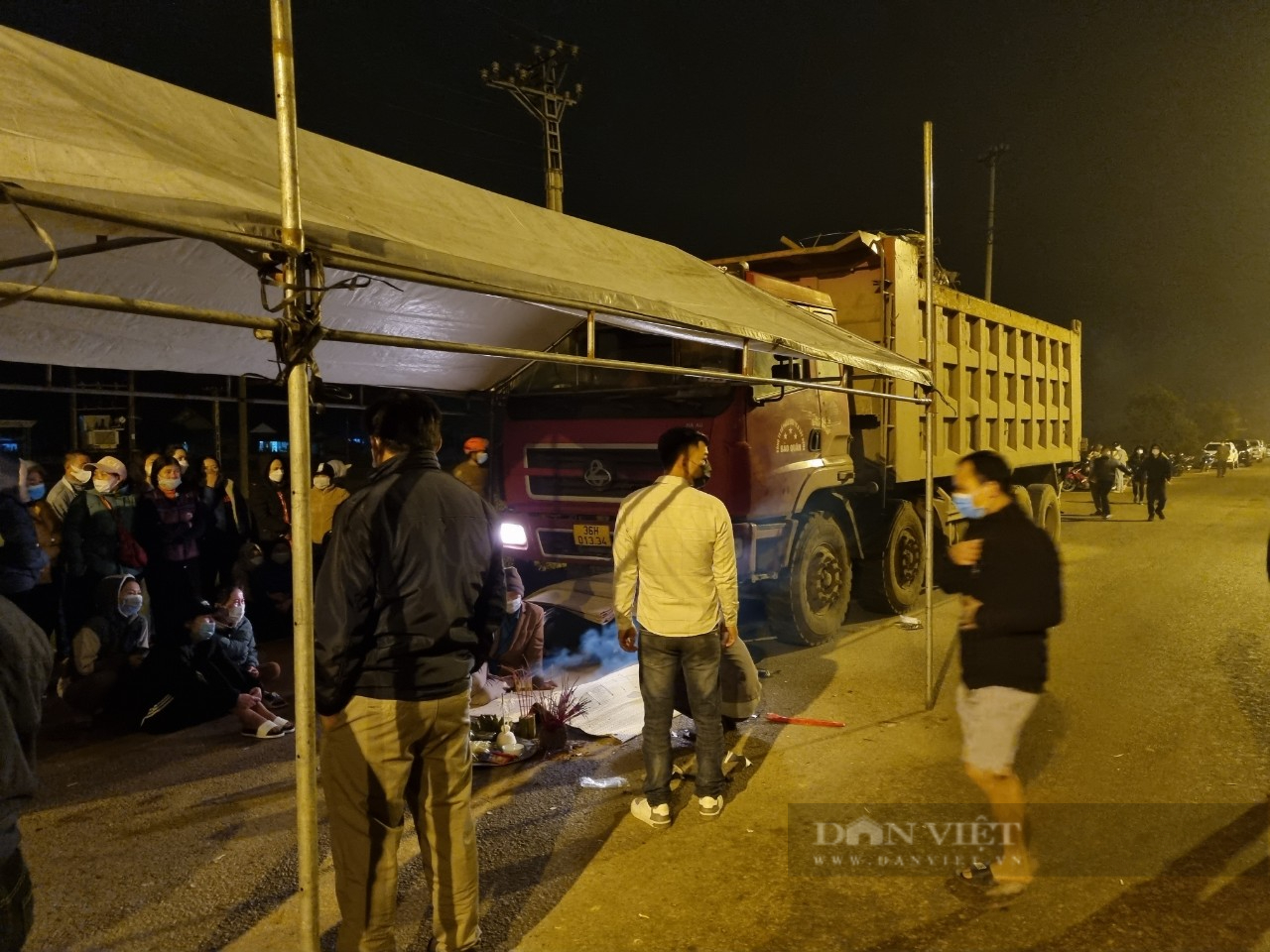 Thanh Hoá: Va chạm với ô tô tải khiến 3 người tử vong một bị thương nặng - Ảnh 3.