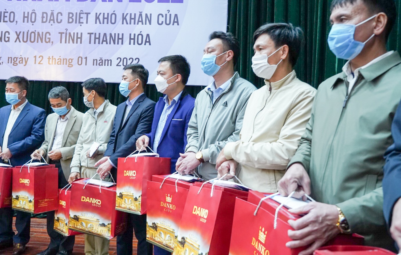 Danko Group trao tặng hơn 4 tỷ đồng quà Tết cho các hộ nghèo, đặc biệt khó khăn trên địa bàn huyện Quảng Xương - Ảnh 3.