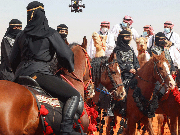 Arab Saudi: Sự cố &quot;chỉnh sửa nhan sắc&quot; trong cuộc thi Hoa hậu lạc đà  - Ảnh 1.