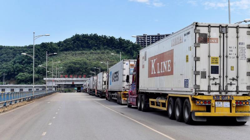 Cửa khẩu ở Quảng Ninh chưa mở, Lạng Sơn dừng nhận xe hoa quả, container sang Trung Quốc bằng đường nào?  - Ảnh 1.