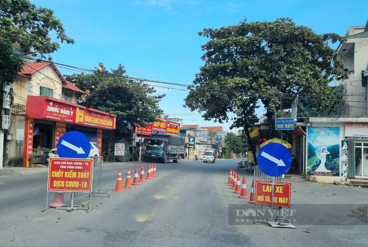 Người dân từ tỉnh ngoài về Ninh Bình phải làm xét nghiệm SARS-CoV-2 - Ảnh 2.