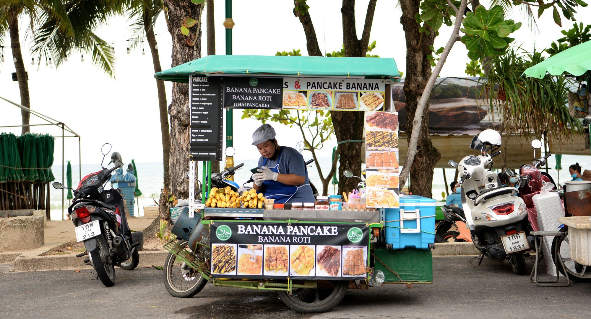 Thái Lan thu phí du khách giữa lúc ngành du lịch &quot;đói khách&quot; do Omicron - Ảnh 2.