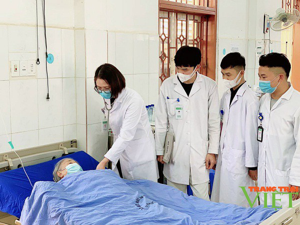 Bệnh viện Đa khoa tỉnh Sơn La đón nhận Cờ thi đua Chính phủ - Ảnh 3.