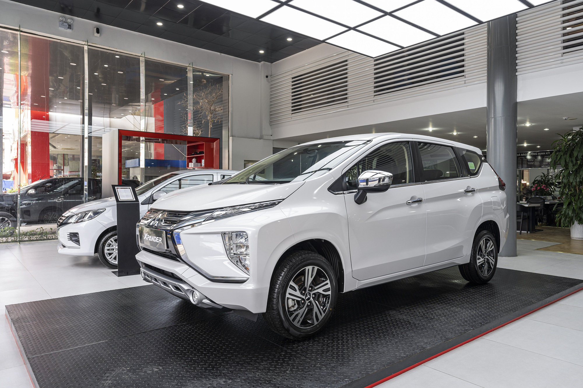 Giá lăn bánh Mitsubishi Xpander năm 2022, ưu đãi lớn xả kho để đón bản nâng cấp - Ảnh 1.