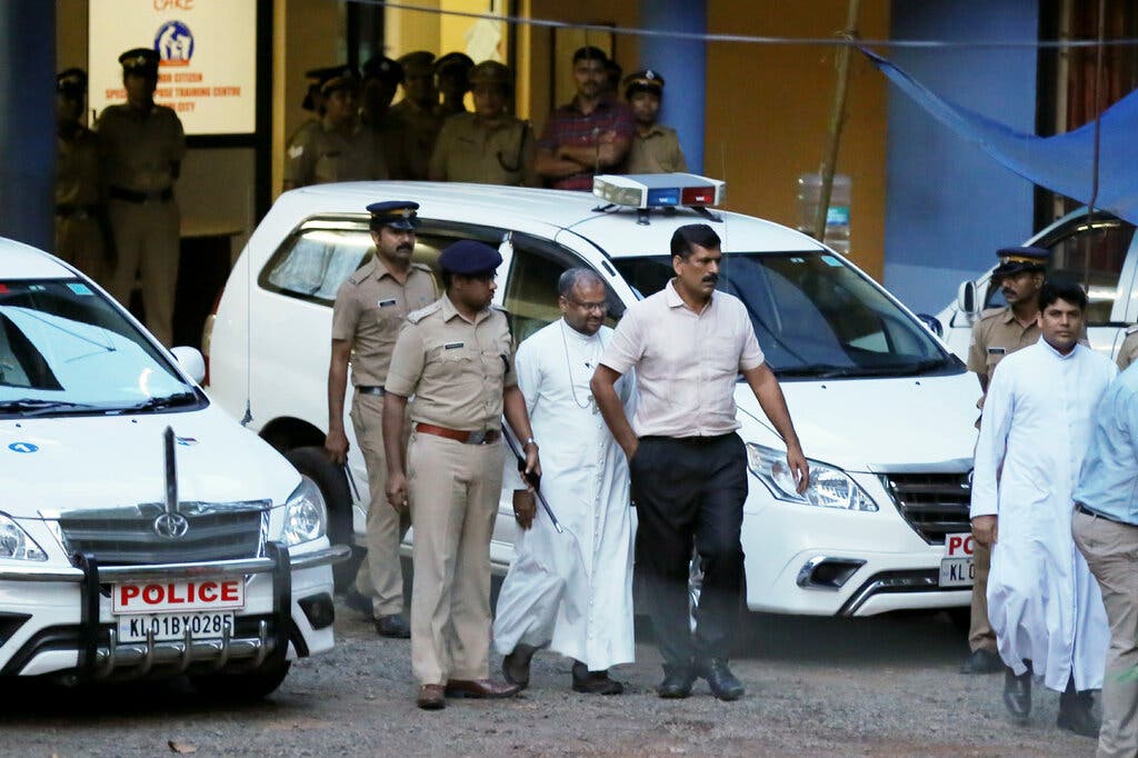 Sốc: Giám mục Ấn Độ bị cáo buộc liên tục cưỡng hiếp, hành hung nữ tu suốt 2 năm - Ảnh 1.