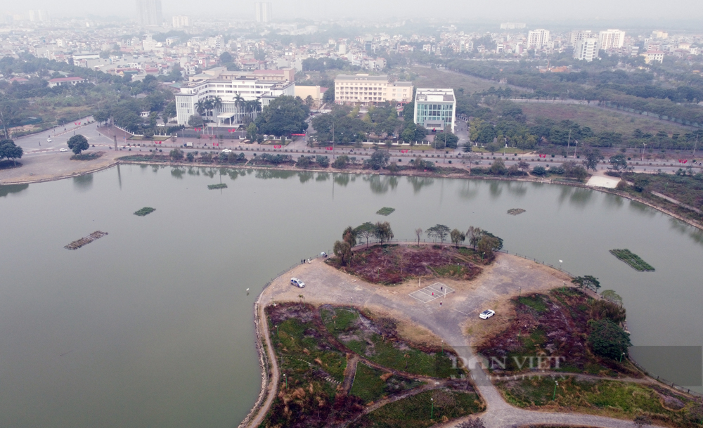 Công viên hơn 70 tỷ đồng đối diện trung tâm hành chính quận Long Biên như... đồng cỏ cháy - Ảnh 2.