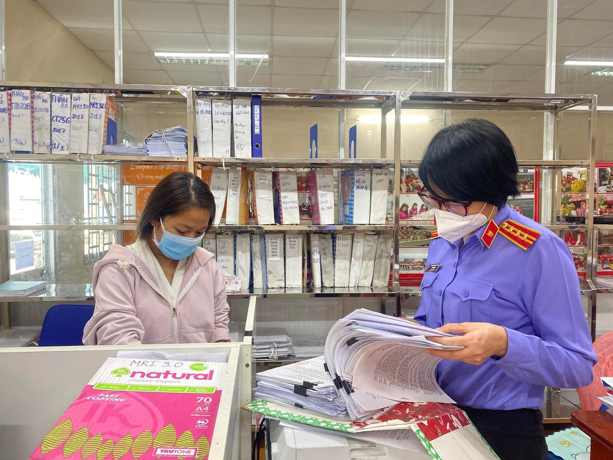 Bắt giám đốc Công ty Nam Phong và nhân viên Bệnh viện Thủ Đức liên quan kit test công ty Việt Á - Ảnh 2.