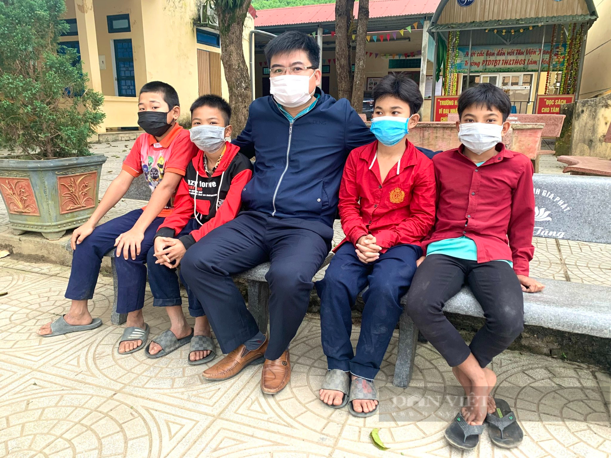 Giáo viên vùng cao Quảng Bình vượt hàng nghìn km vào Nam &quot;bắt&quot; học sinh trở lại trường  - Ảnh 3.