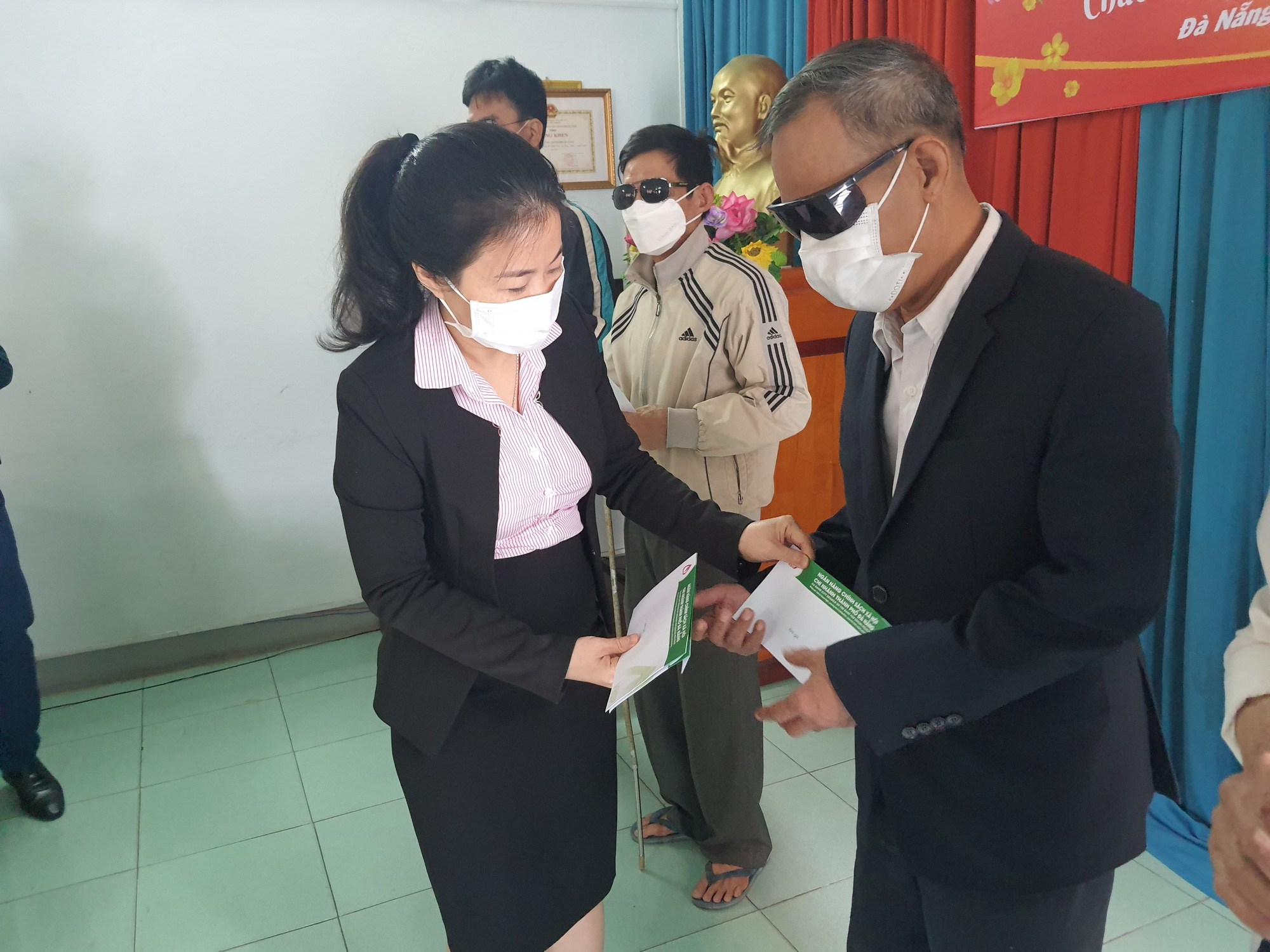 Đà Nẵng: Ngân hàng chính sách xã hội mang “Xuân yêu thương” đến với người nghèo, khó khăn - Ảnh 3. Đà Nẵng: Ngân hàng chính sách xã hội mang “Xuân yêu thương” đến với người nghèo, khó khăn - Ảnh 3.