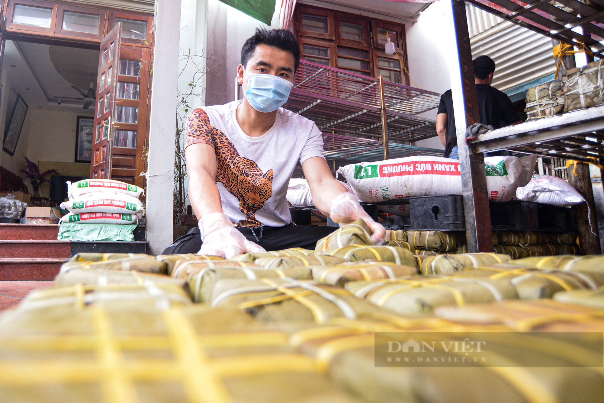 Ghé thăm làng bánh chưng những ngày cận Tết - Ảnh 14.