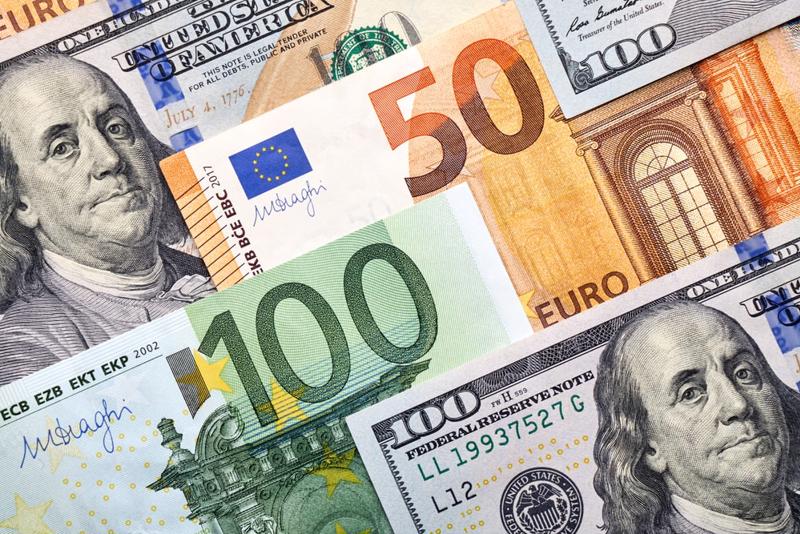 Đồng Euro thách thức vị trí tiền tệ toàn cầu của USD - Ảnh 1.