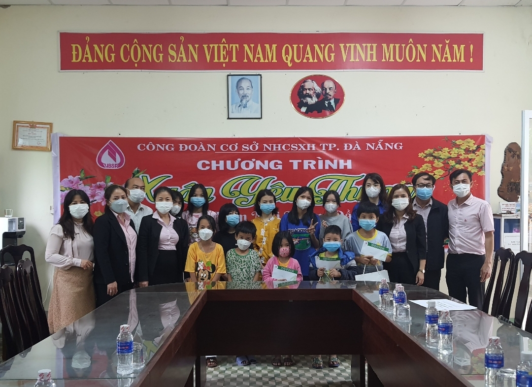 Đà Nẵng: Ngân hàng chính sách xã hội mang “Xuân yêu thương” đến với người nghèo, khó khăn - Ảnh 1. Đà Nẵng: Ngân hàng chính sách xã hội mang “Xuân yêu thương” đến với người nghèo, khó khăn - Ảnh 1.