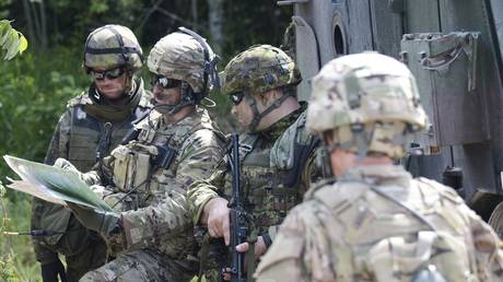 Đội quân hùng mạnh của NATO đang sẵn sàng tiến đến sát sườn Nga - Ảnh 1.
