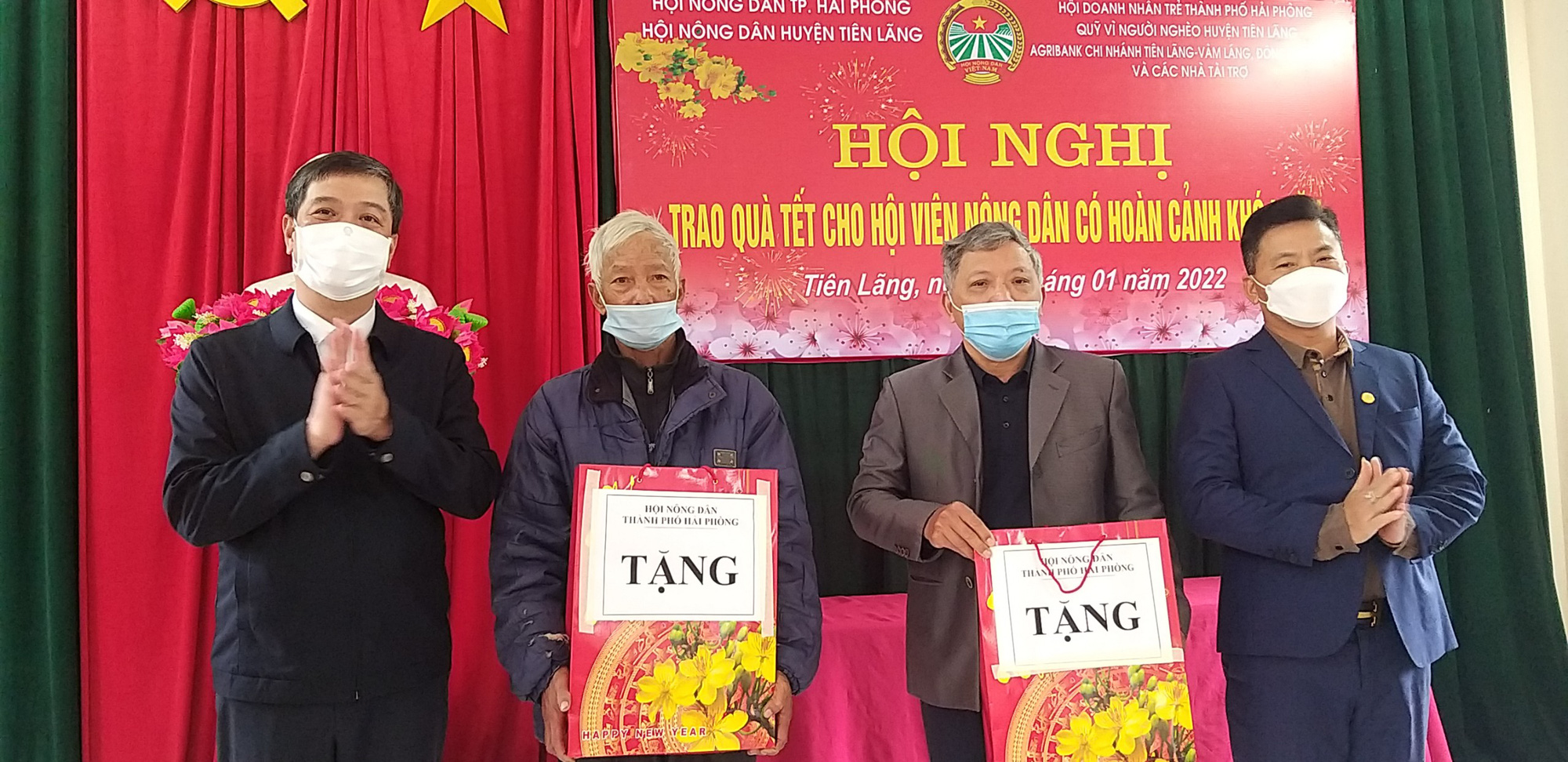 Hội Nông dân TP.Hải Phòng: Thăm và tặng hàng trăm suất quà cho hộ nông dân khó khăn do ảnh hưởng dịch bệnh Covid-19 - Ảnh 2.