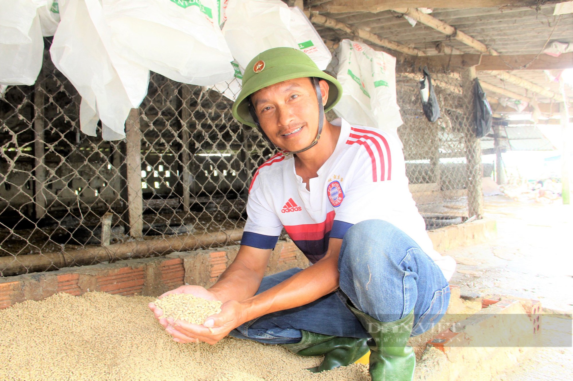 Hà Tĩnh: Cuộc đời như bộ phim dài tập, từ tù nhân trở thành chủ trang trại nuôi vịt tiền tỷ - Ảnh 3.